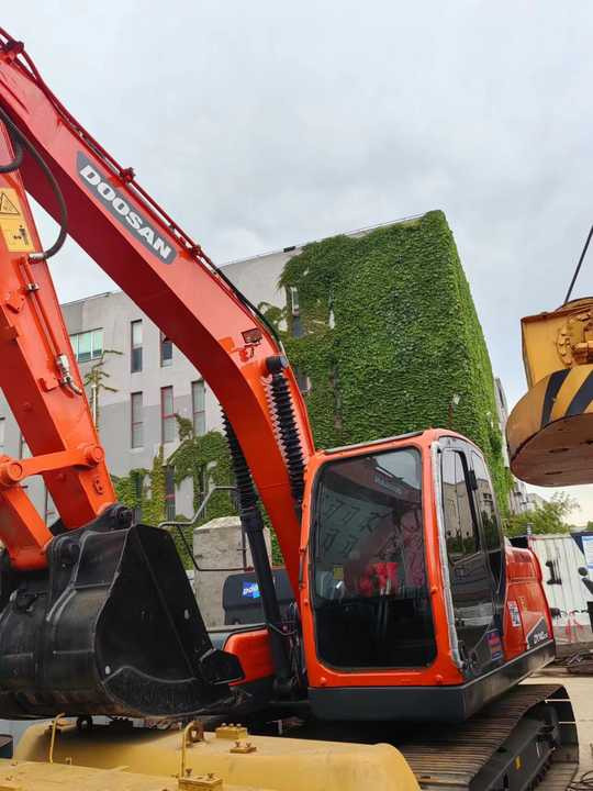 Used Digger DOOSAN DX140 Construction Machinery Construction Digger Used DOOSAN DX140 Cheap Excavator - Beltegraver: bilde 4 Used Digger DOOSAN DX140 Construction Machinery Construction Digger Used DOOSAN DX140 Cheap Excavator - Beltegraver: bilde 4