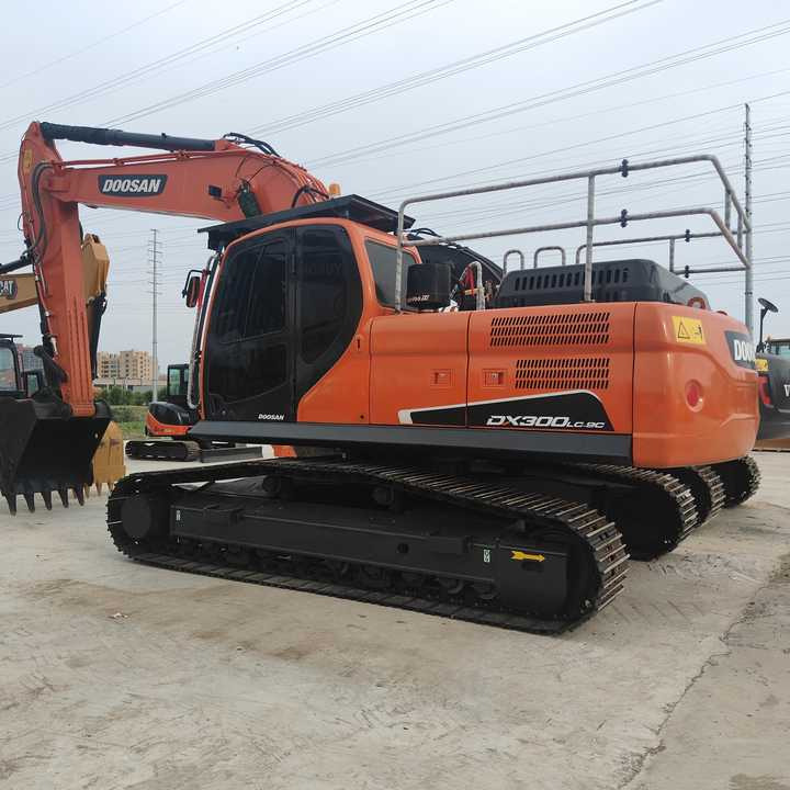 Used Digger DOOSAN DX300 Construction MachineryConstruction Digger Used DOOSAN DX300 Cheap Excavator - Beltegraver: bilde 1 Used Digger DOOSAN DX300 Construction MachineryConstruction Digger Used DOOSAN DX300 Cheap Excavator - Beltegraver: bilde 1