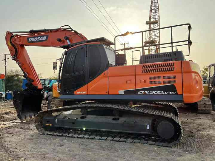 Used Excavator Doosan DX300 Excavators Mini Equipment Earth Moving Machinery Doosan Digger Excavator for Sale - Beltegraver: bilde 5 Used Excavator Doosan DX300 Excavators Mini Equipment Earth Moving Machinery Doosan Digger Excavator for Sale - Beltegraver: bilde 5
