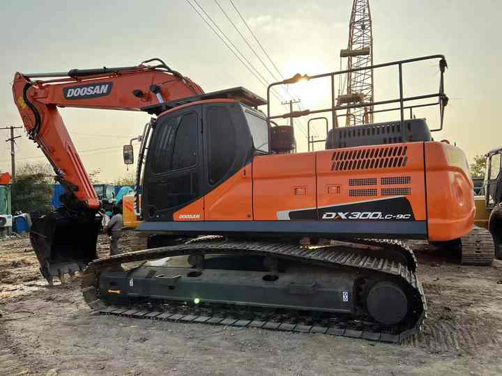 Used Excavator Doosan DX300 Excavators Mini Equipment Moving Machinery Doosan Digger Excavator for Sale - Beltegraver: bilde 1 Used Excavator Doosan DX300 Excavators Mini Equipment Moving Machinery Doosan Digger Excavator for Sale - Beltegraver: bilde 1