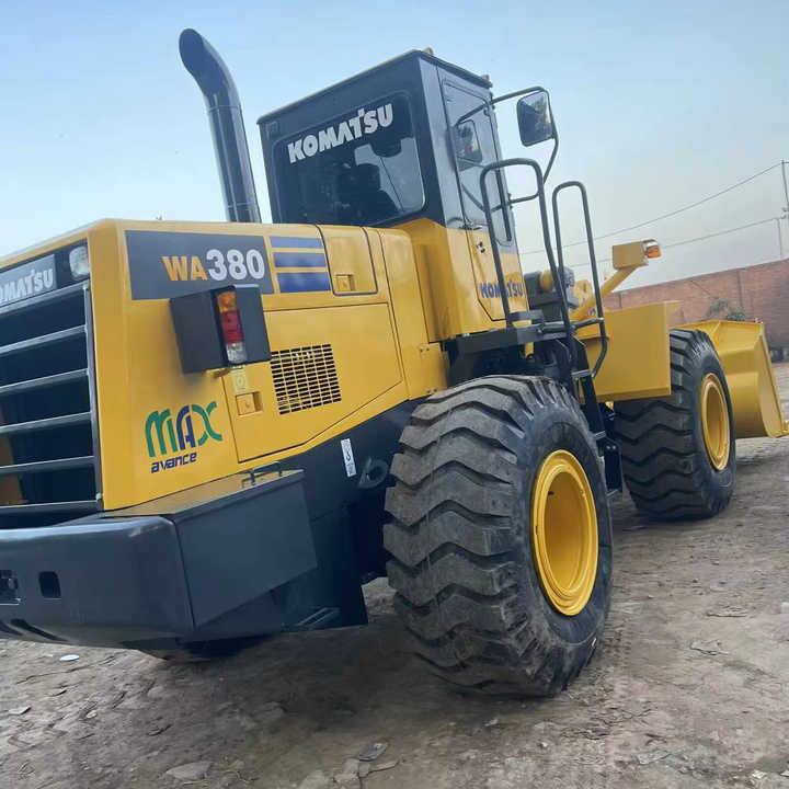 Used Komatsu WA380-3 Front Loader in Very Good Condition Strong Power komatsu 380 Wheel Loader Low Price Hot Sale - Hjullaster: bilde 1 Used Komatsu WA380-3 Front Loader in Very Good Condition Strong Power komatsu 380 Wheel Loader Low Price Hot Sale - Hjullaster: bilde 1