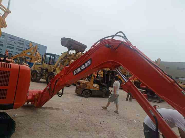 Used Mini Excavator DX55-9C Doosan Excavator 5 Tonnes High Performance Low Price for Sale Dh55 Dh60 Dx55 Dx60 in Stock - Minigraver: bilde 3 Used Mini Excavator DX55-9C Doosan Excavator 5 Tonnes High Performance Low Price for Sale Dh55 Dh60 Dx55 Dx60 in Stock - Minigraver: bilde 3