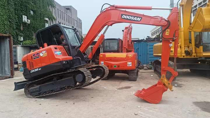 Used Mini Excavator DX55-9C Doosan Excavator 5 Tonnes High Performance Low Price for Sale Dh55 Dh60 Dx55 Dx60 in Stock - Minigraver: bilde 2 Used Mini Excavator DX55-9C Doosan Excavator 5 Tonnes High Performance Low Price for Sale Dh55 Dh60 Dx55 Dx60 in Stock - Minigraver: bilde 2