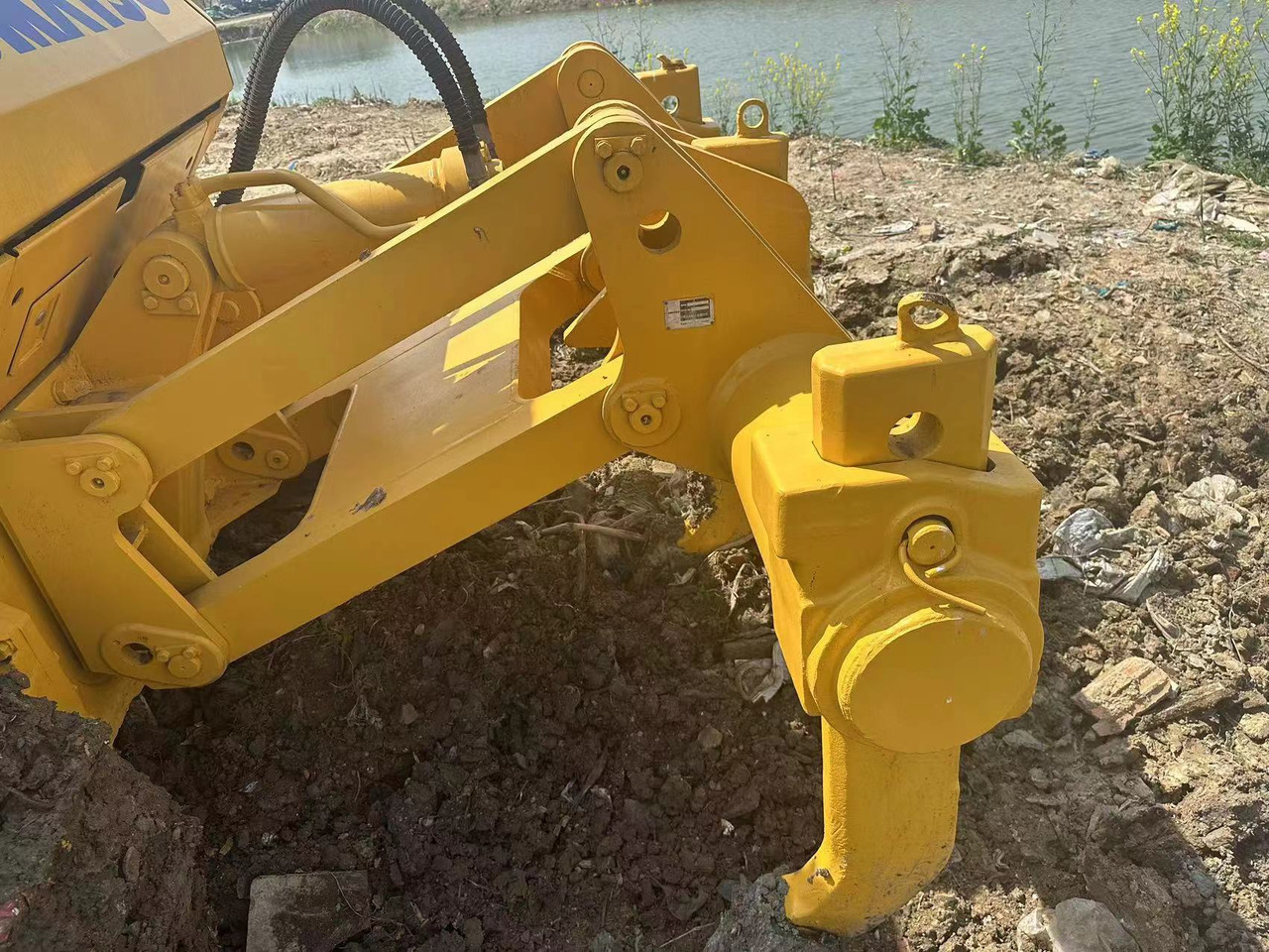 Used high quality bulldozer KOMATSU D85ESS - Bulldozer: bilde 4 Used high quality bulldozer KOMATSU D85ESS - Bulldozer: bilde 4