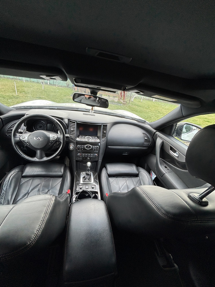 Infiniti QX70 FX30 Diesel V6 Euro6 - SUV: bilde 4 Infiniti QX70 FX30 Diesel V6 Euro6 - SUV: bilde 4