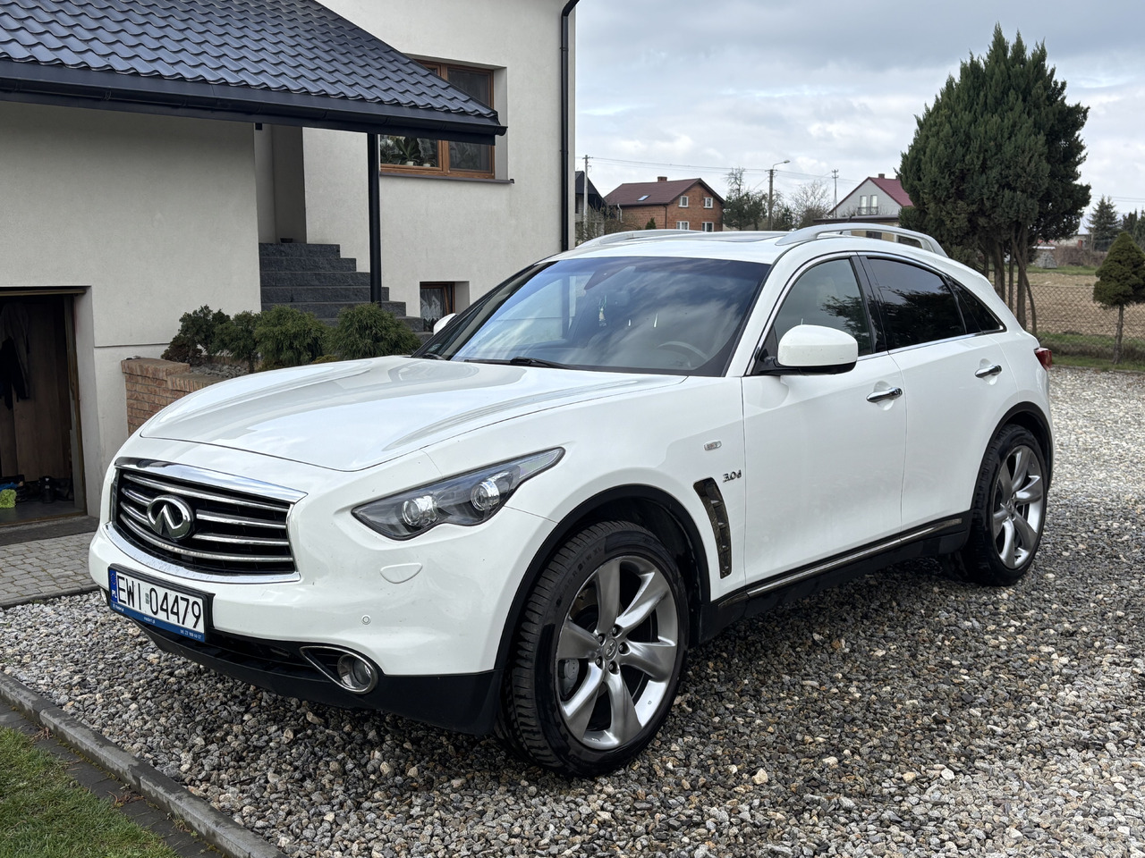 Infiniti QX70 FX30 Diesel V6 Euro6 - SUV: bilde 1 Infiniti QX70 FX30 Diesel V6 Euro6 - SUV: bilde 1