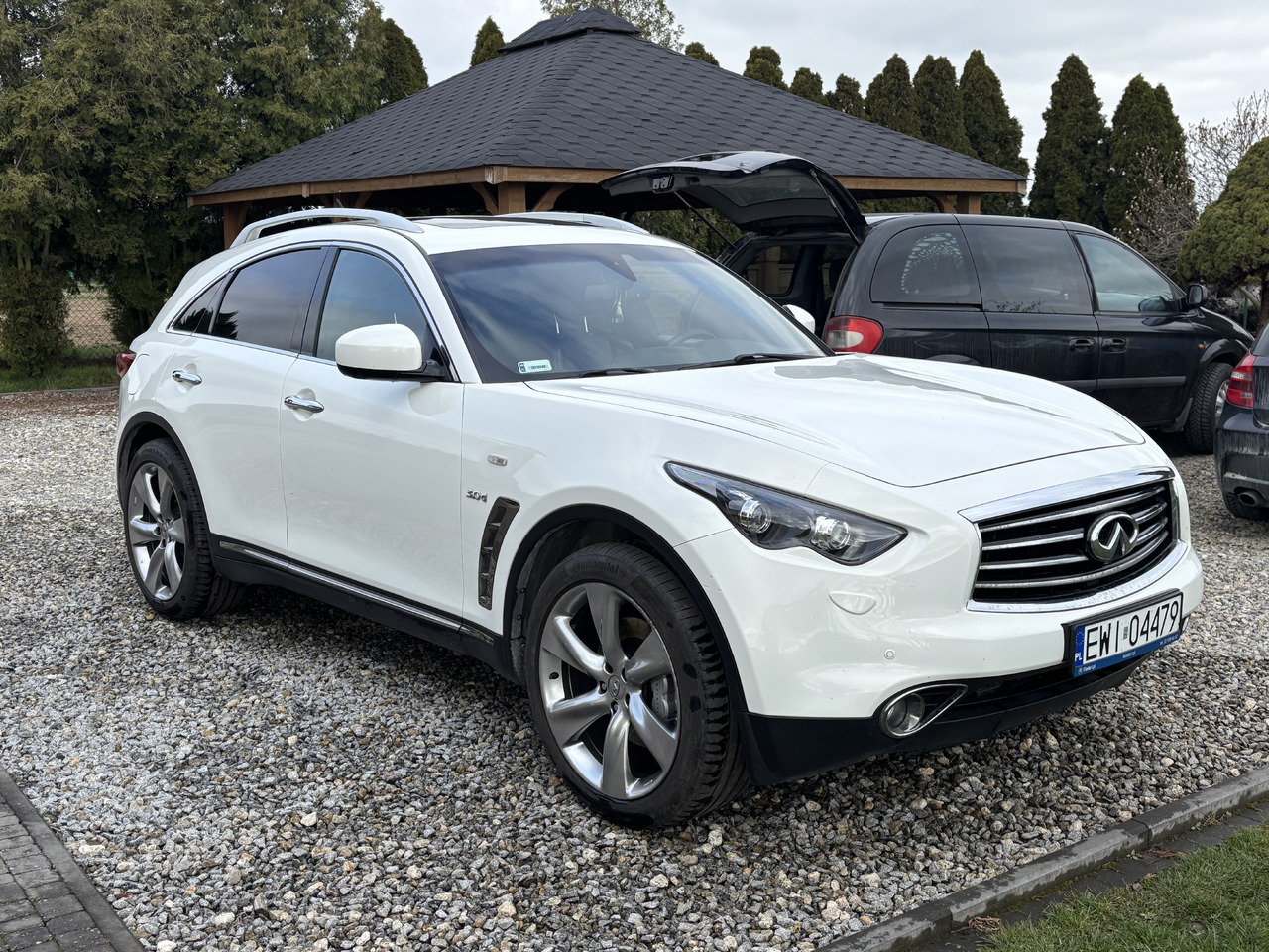 Infiniti QX70 FX30 Diesel V6 Euro6 - SUV: bilde 3 Infiniti QX70 FX30 Diesel V6 Euro6 - SUV: bilde 3