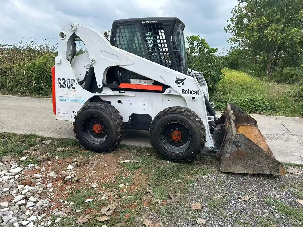 BOBCAT S300 - Kompaktlaster: bilde 1 BOBCAT S300 - Kompaktlaster: bilde 1