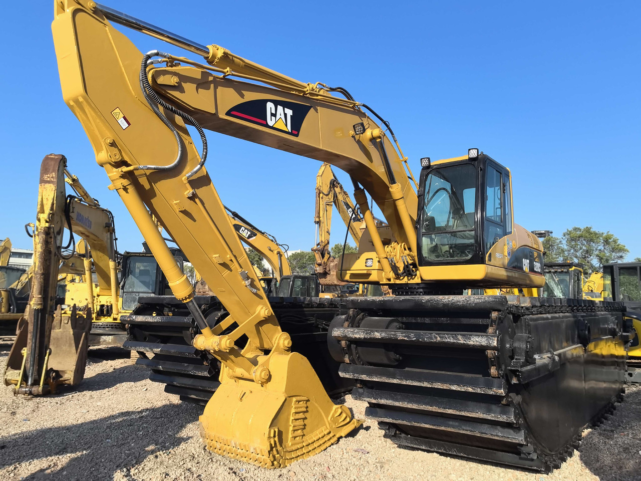 CATERPILLAR 320C - Amfibisk gravemaskin: bilde 2 CATERPILLAR 320C - Amfibisk gravemaskin: bilde 2