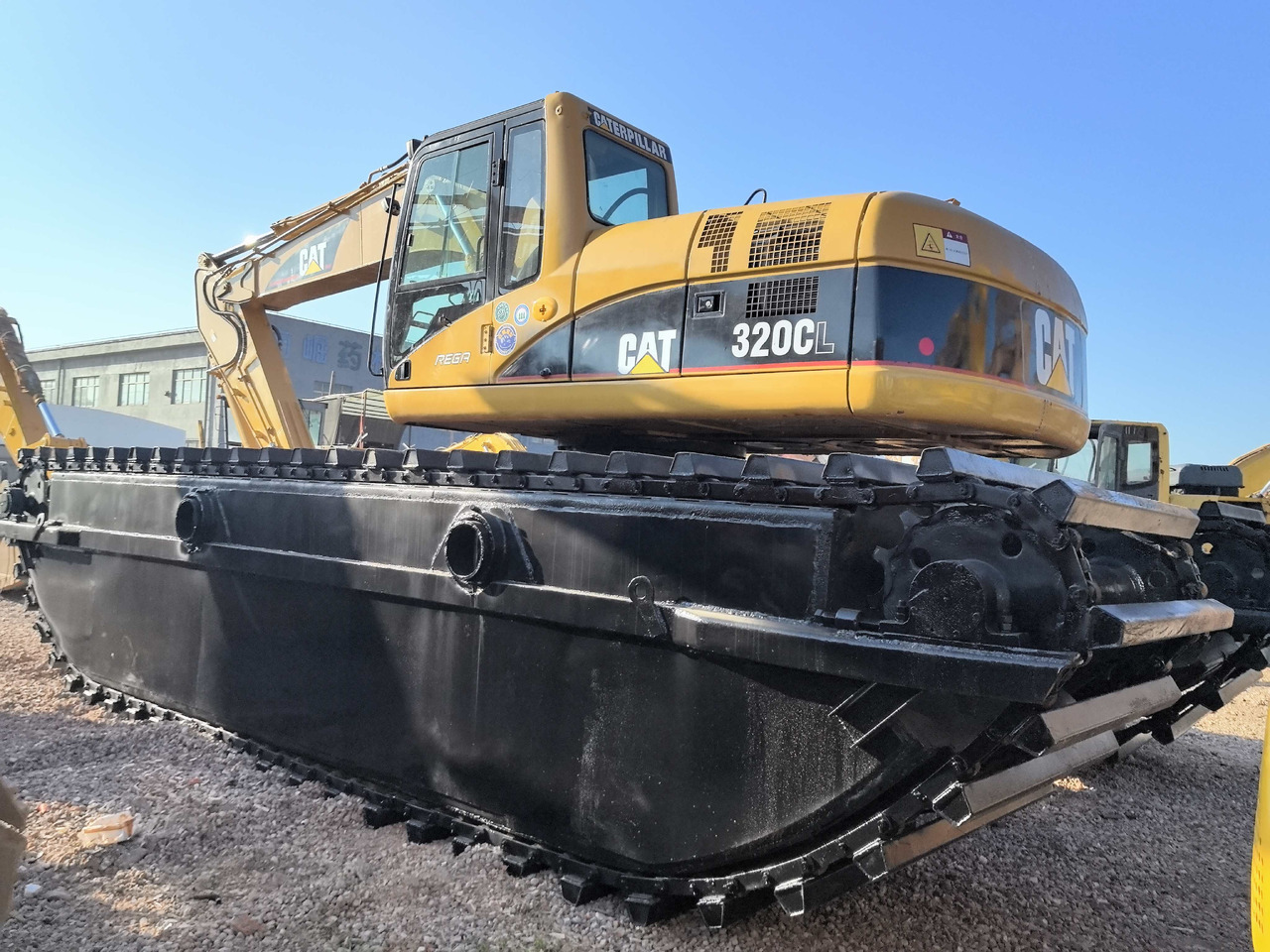 CATERPILLAR 320C - Amfibisk gravemaskin: bilde 1 CATERPILLAR 320C - Amfibisk gravemaskin: bilde 1