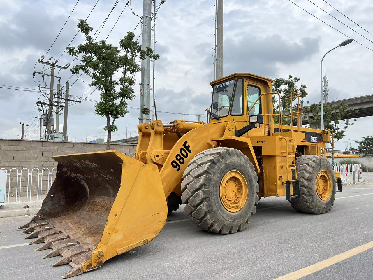 CATERPILLAR 980F - Beltelaster: bilde 1 CATERPILLAR 980F - Beltelaster: bilde 1