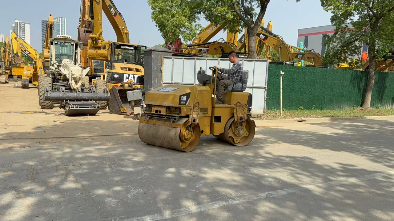 CATERPILLAR CB24B - Vegvals: bilde 3 CATERPILLAR CB24B - Vegvals: bilde 3