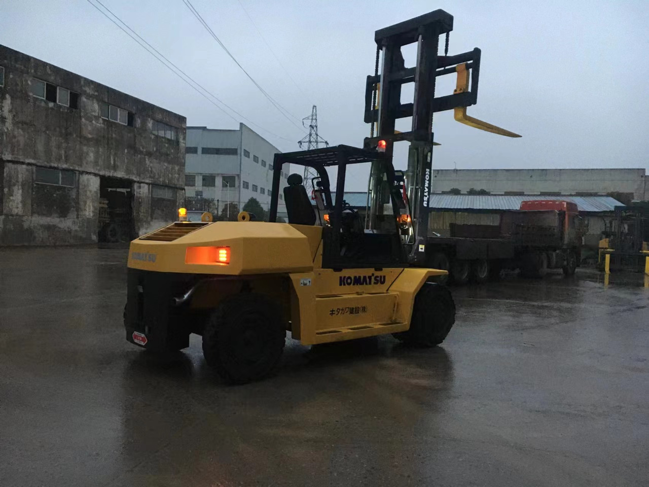 KOMATSU 15-ton - Dieseltruck: bilde 4 KOMATSU 15-ton - Dieseltruck: bilde 4