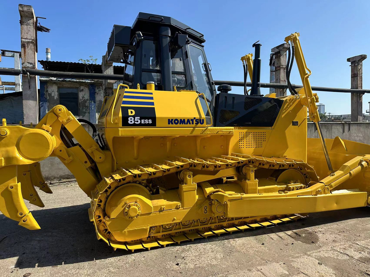 KOMATSU D85ESS - Bulldozer: bilde 1 KOMATSU D85ESS - Bulldozer: bilde 1