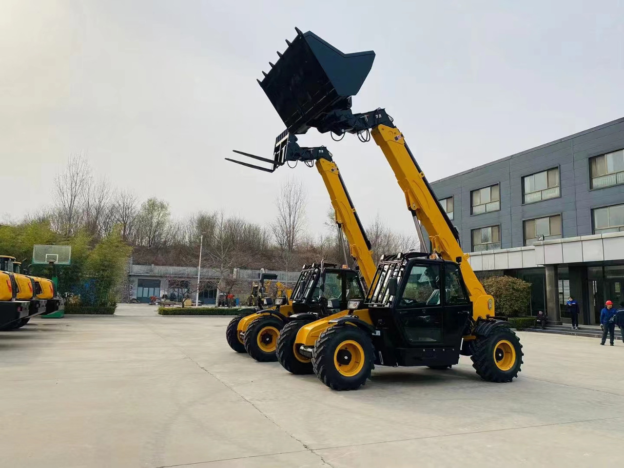 KOMATSU Longer boom - Dieseltruck: bilde 1 KOMATSU Longer boom - Dieseltruck: bilde 1