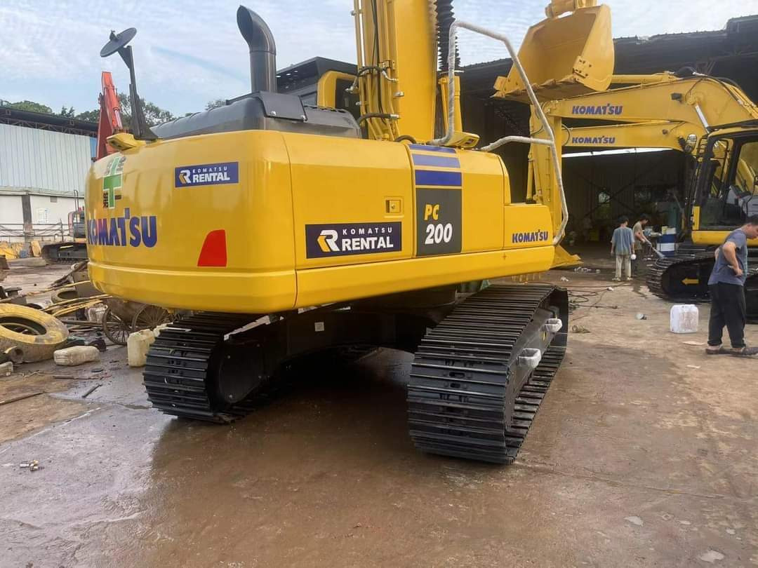 KOMATSU PC200-8 - Beltegraver: bilde 1 KOMATSU PC200-8 - Beltegraver: bilde 1