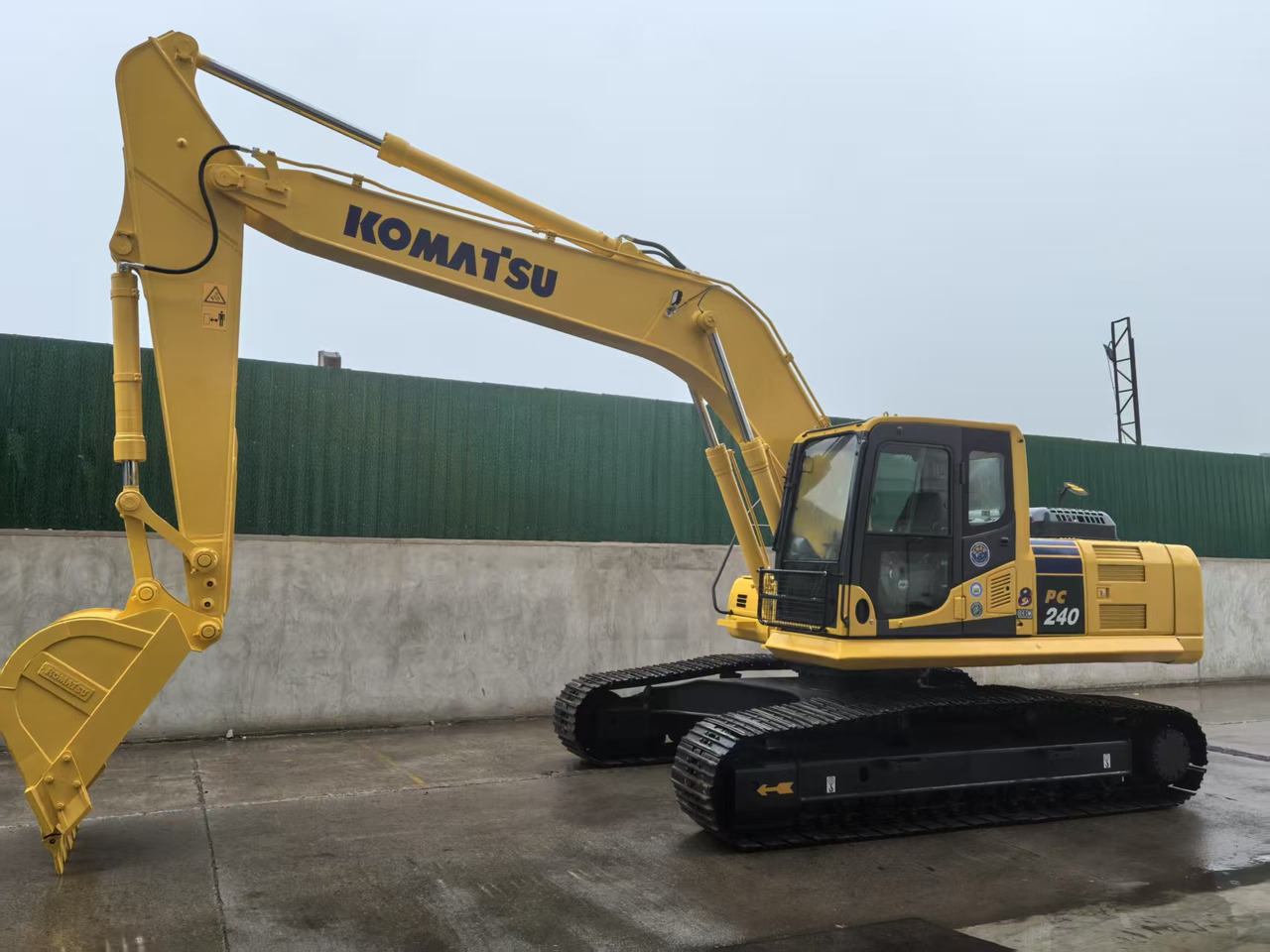 KOMATSU PC240LC-8M0 - Beltegraver: bilde 4 KOMATSU PC240LC-8M0 - Beltegraver: bilde 4