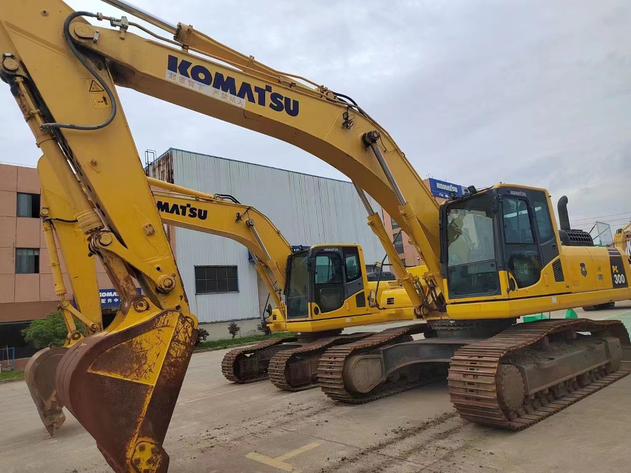 KOMATSU PC300-8 - Beltegraver: bilde 1 KOMATSU PC300-8 - Beltegraver: bilde 1
