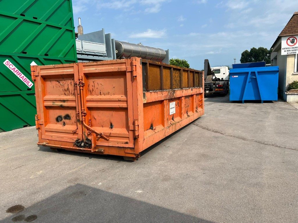 CONTAINER SCARRABILE USATO A CIELO APERTO - Krokcontainer: bilde 1 CONTAINER SCARRABILE USATO A CIELO APERTO - Krokcontainer: bilde 1