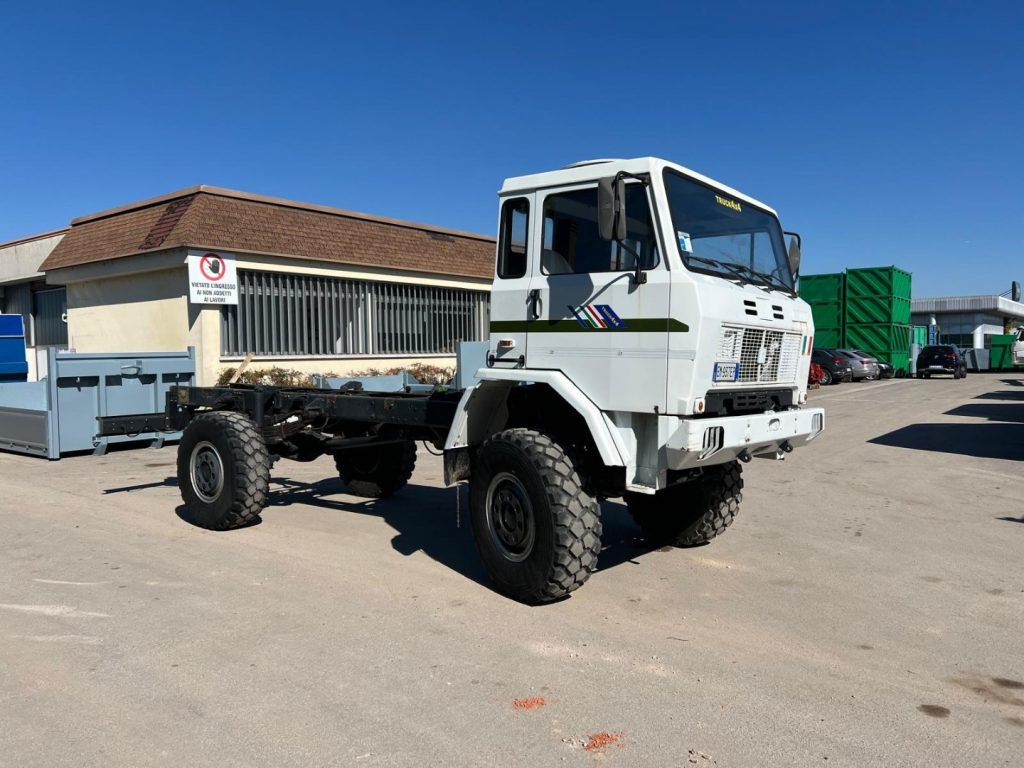 IVECO 100 4X4 BALESTRATO ANTERIORE E POSTERIO - Chassis lastebil: bilde 3 IVECO 100 4X4 BALESTRATO ANTERIORE E POSTERIO - Chassis lastebil: bilde 3