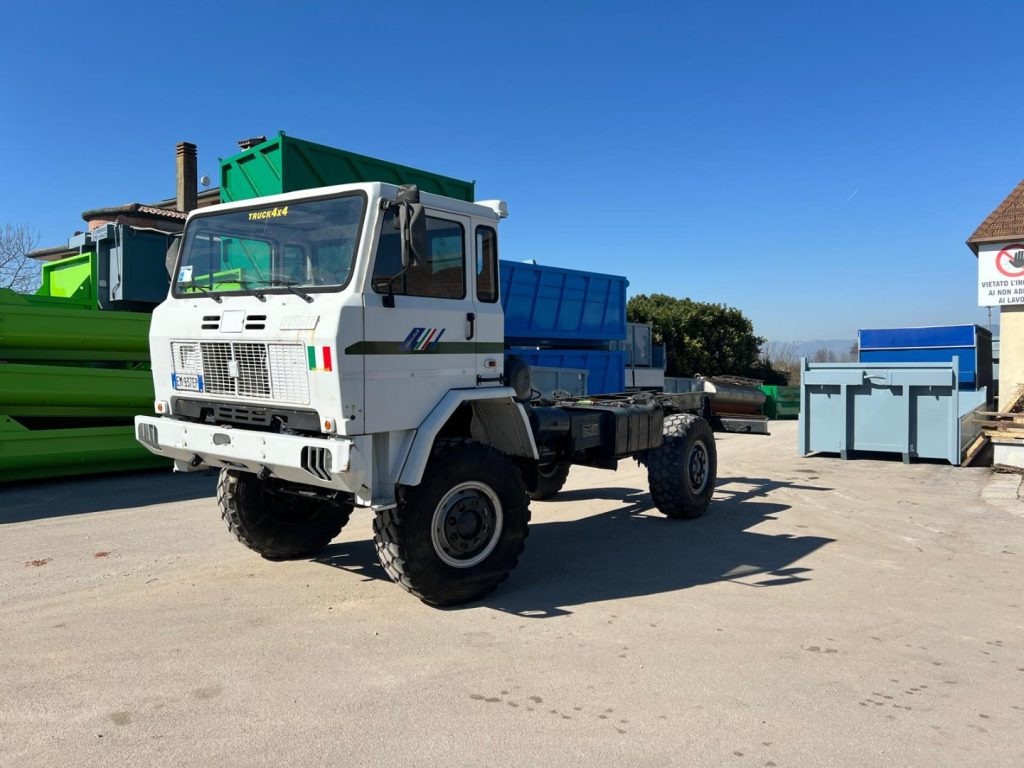 IVECO 100 4X4 BALESTRATO ANTERIORE E POSTERIO - Chassis lastebil: bilde 1 IVECO 100 4X4 BALESTRATO ANTERIORE E POSTERIO - Chassis lastebil: bilde 1