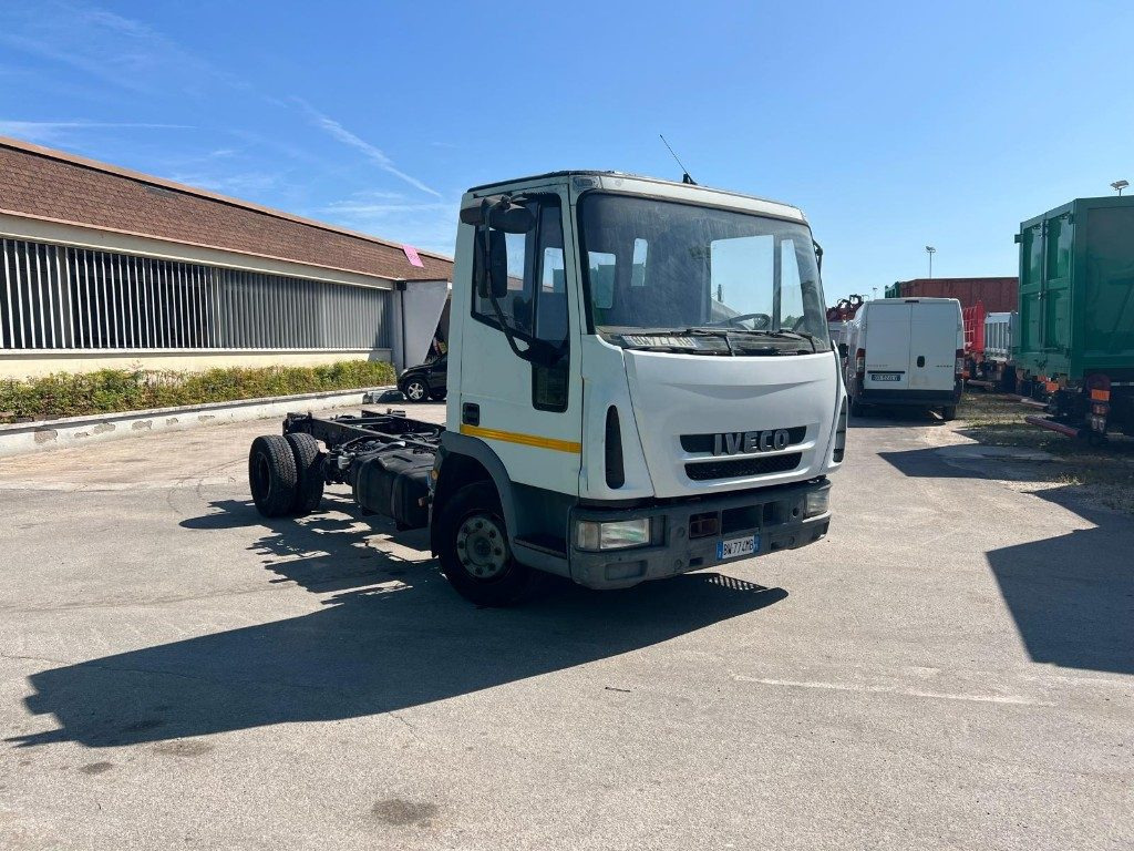 IVECO 80E15 A TELAIO - Chassis lastebil: bilde 2 IVECO 80E15 A TELAIO - Chassis lastebil: bilde 2