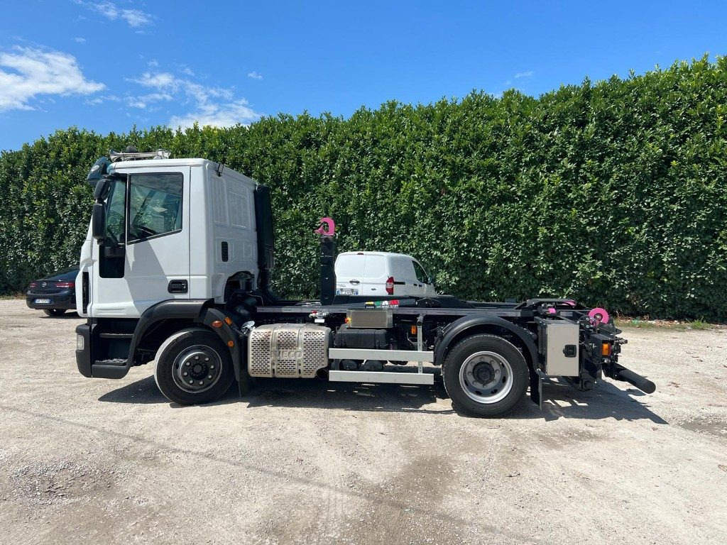 IVECO EUROCARGO 120E28 CON SCARRABILE NUOVO - Krokbil: bilde 2 IVECO EUROCARGO 120E28 CON SCARRABILE NUOVO - Krokbil: bilde 2