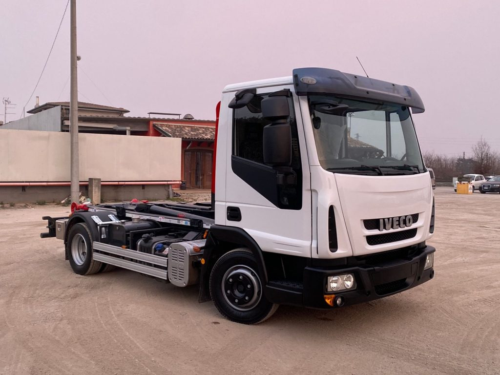 IVECO EUROCARGO 80 E18 CON IMPIANTO SCARRABILE NUO - Krokbil: bilde 1 IVECO EUROCARGO 80 E18 CON IMPIANTO SCARRABILE NUO - Krokbil: bilde 1