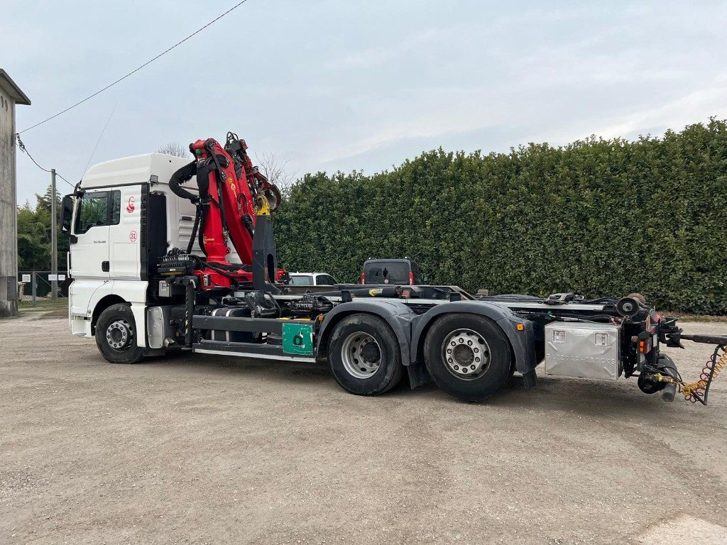 MAN TGX 26.480 SCARRABILE CON GRU - Krokbil, Kranbil: bilde 4 MAN TGX 26.480 SCARRABILE CON GRU - Krokbil, Kranbil: bilde 4