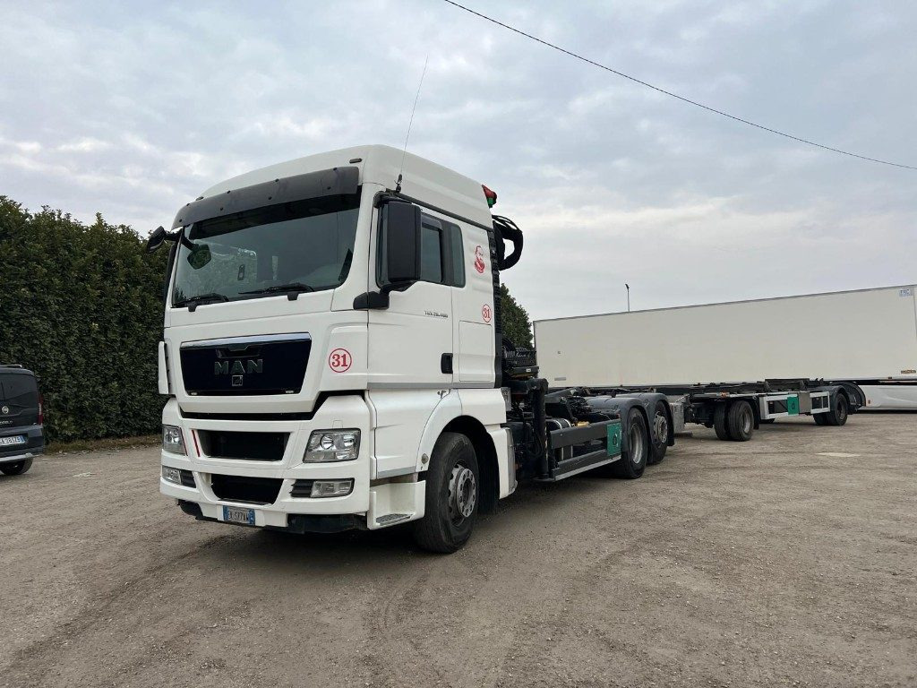 MAN TGX 26.480 SCARRABILE CON GRU - Krokbil: bilde 1 MAN TGX 26.480 SCARRABILE CON GRU - Krokbil: bilde 1