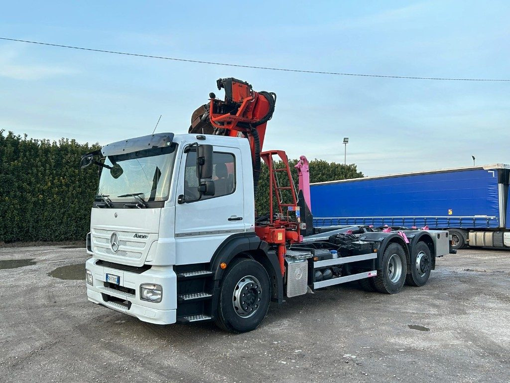 MERCEDES-BENZ MERCEDES AXOR 2533 SCARRABILE CON GRU E POLIPO - Krokbil: bilde 2 MERCEDES-BENZ MERCEDES AXOR 2533 SCARRABILE CON GRU E POLIPO - Krokbil: bilde 2