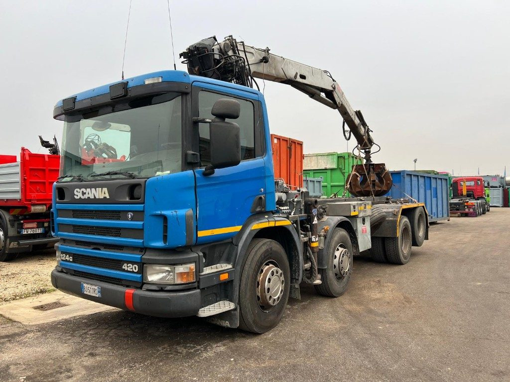 SCANIA 124GB 420 SCARRABILE CON GRU - Krokbil: bilde 1 SCANIA 124GB 420 SCARRABILE CON GRU - Krokbil: bilde 1