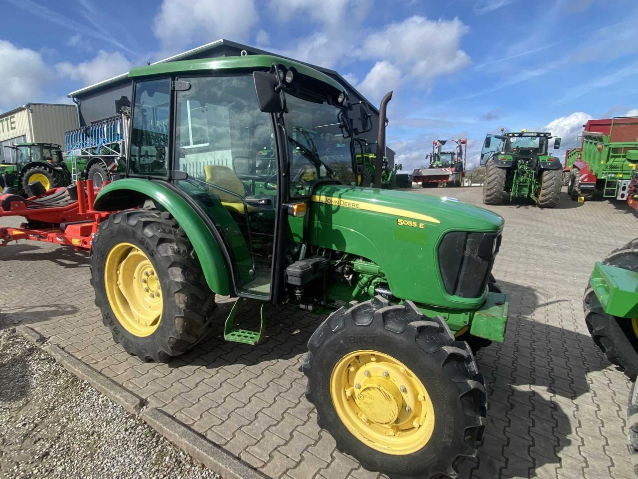John Deere 5055E - Traktor: bilde 1 John Deere 5055E - Traktor: bilde 1