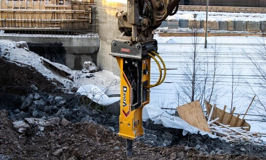 D and A1-100t koneisiin - Hydraulisk hammer: bilde 1 D and A1-100t koneisiin - Hydraulisk hammer: bilde 1