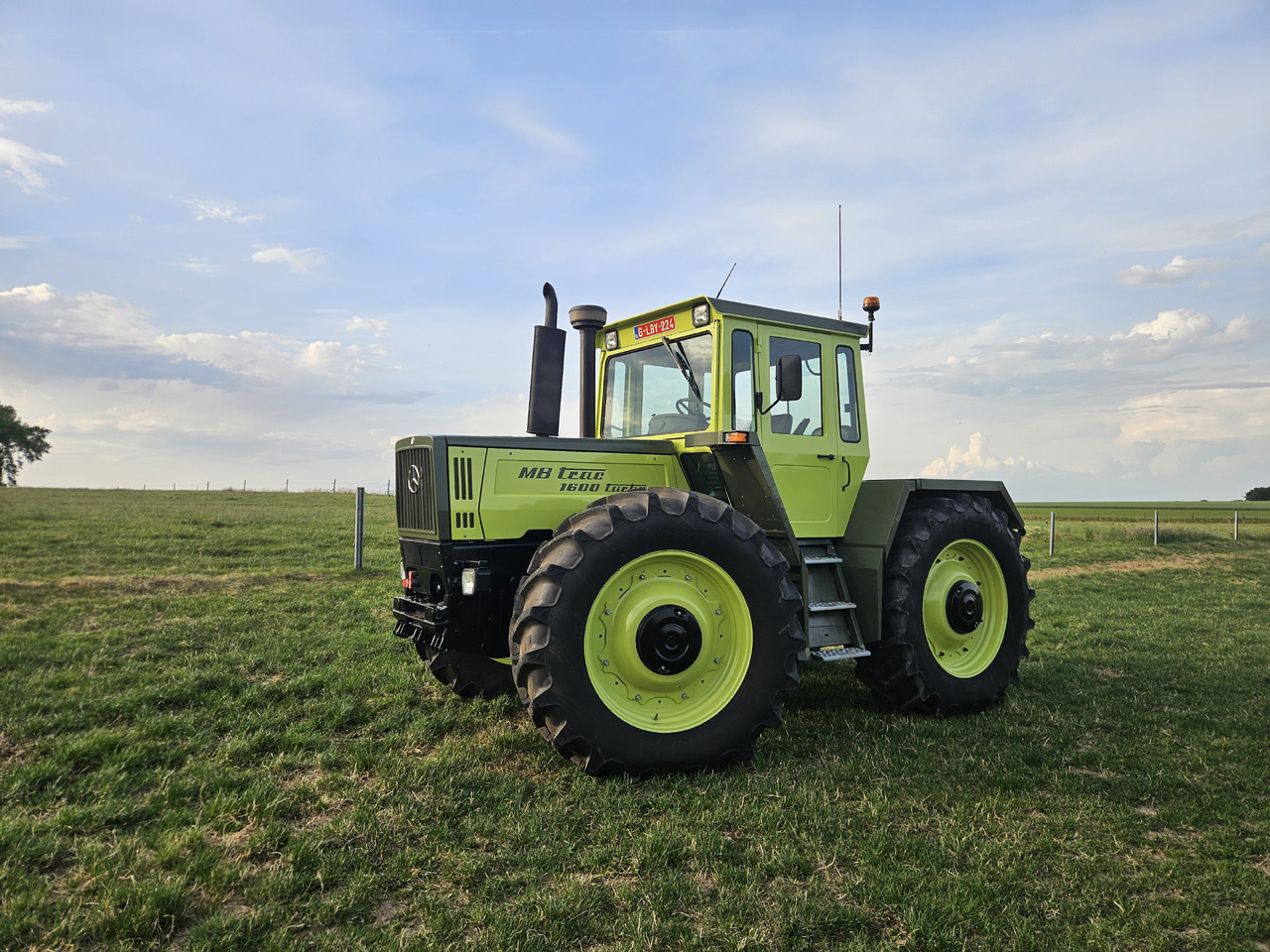 MERCEDES-BENZ MB-TRAC 1600 - Traktor: bilde 1 MERCEDES-BENZ MB-TRAC 1600 - Traktor: bilde 1