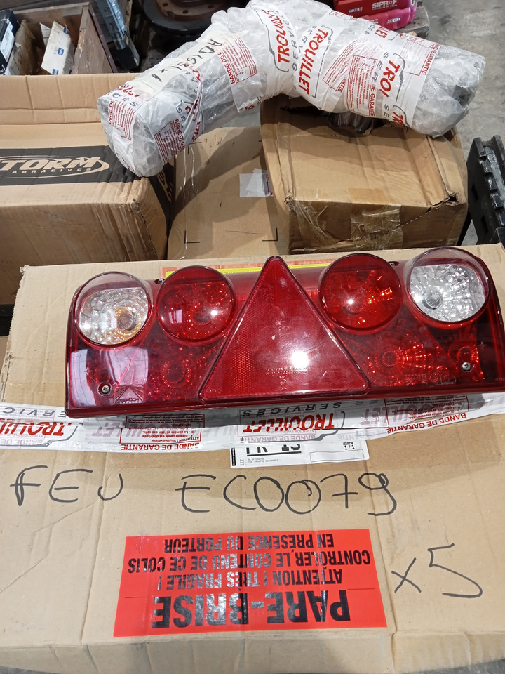Aspock FEU EUROPOINT LEDS DROIT 4 CONNECTION - Baklys for Tilhenger: bilde 1 Aspock FEU EUROPOINT LEDS DROIT 4 CONNECTION - Baklys for Tilhenger: bilde 1