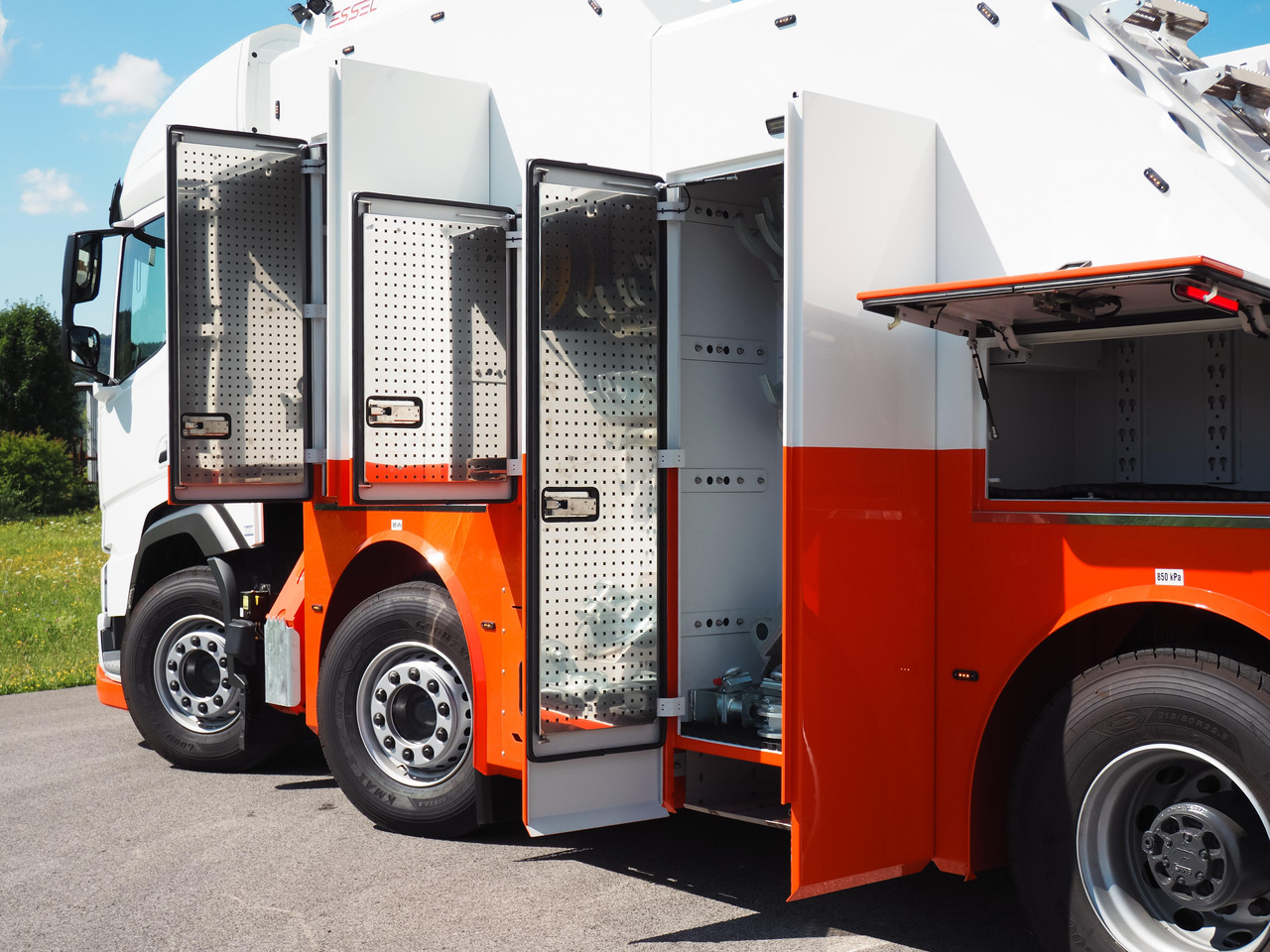 DAF530 FAD 8x4 T-REX 5- winches WHITE RHD - Bergingsbil: bilde 3 DAF530 FAD 8x4 T-REX 5- winches WHITE RHD - Bergingsbil: bilde 3