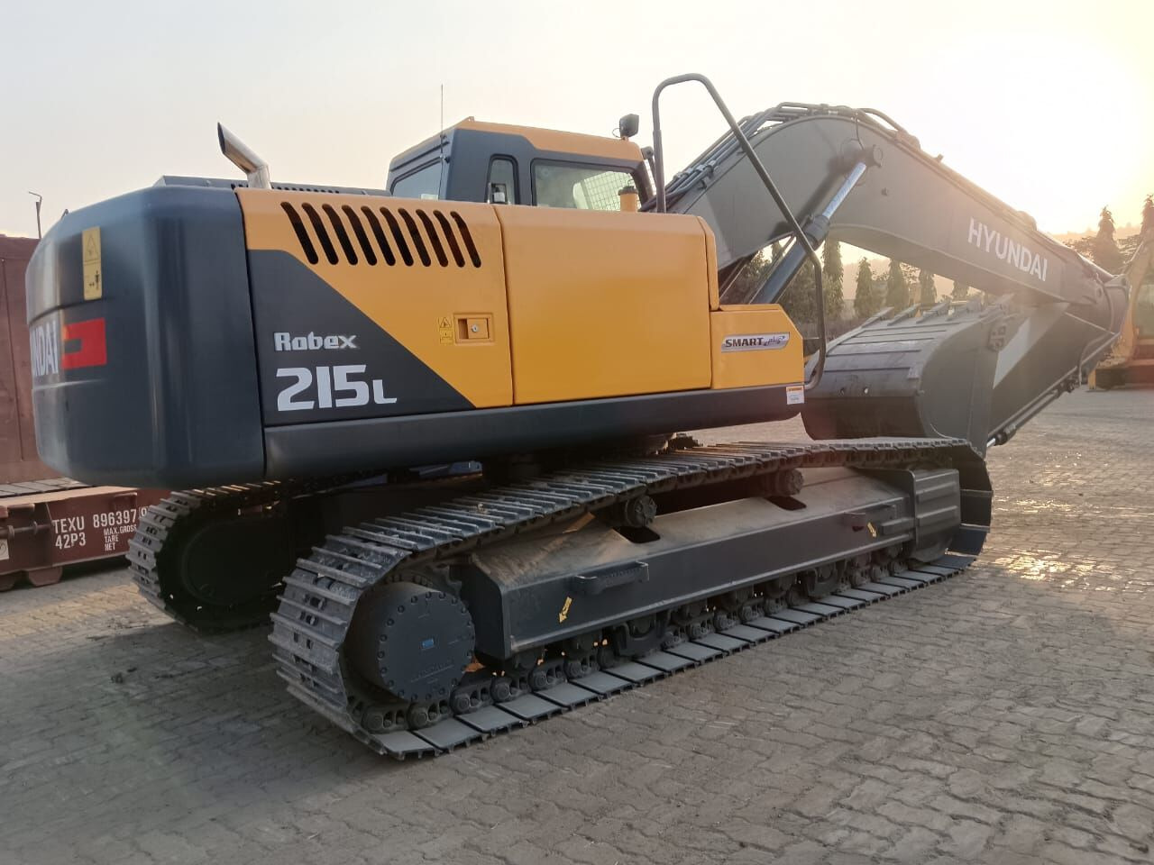 New Hyundai R215L tracked excavator - Beltegraver: bilde 1 New Hyundai R215L tracked excavator - Beltegraver: bilde 1