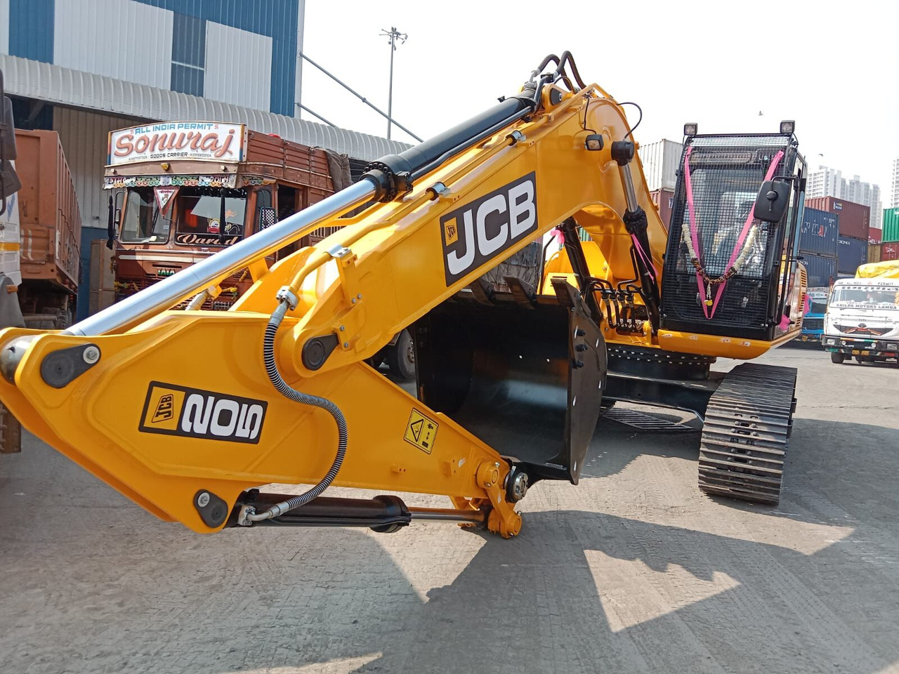 New JCB JS 200 tracked excavator - Beltegraver: bilde 1 New JCB JS 200 tracked excavator - Beltegraver: bilde 1