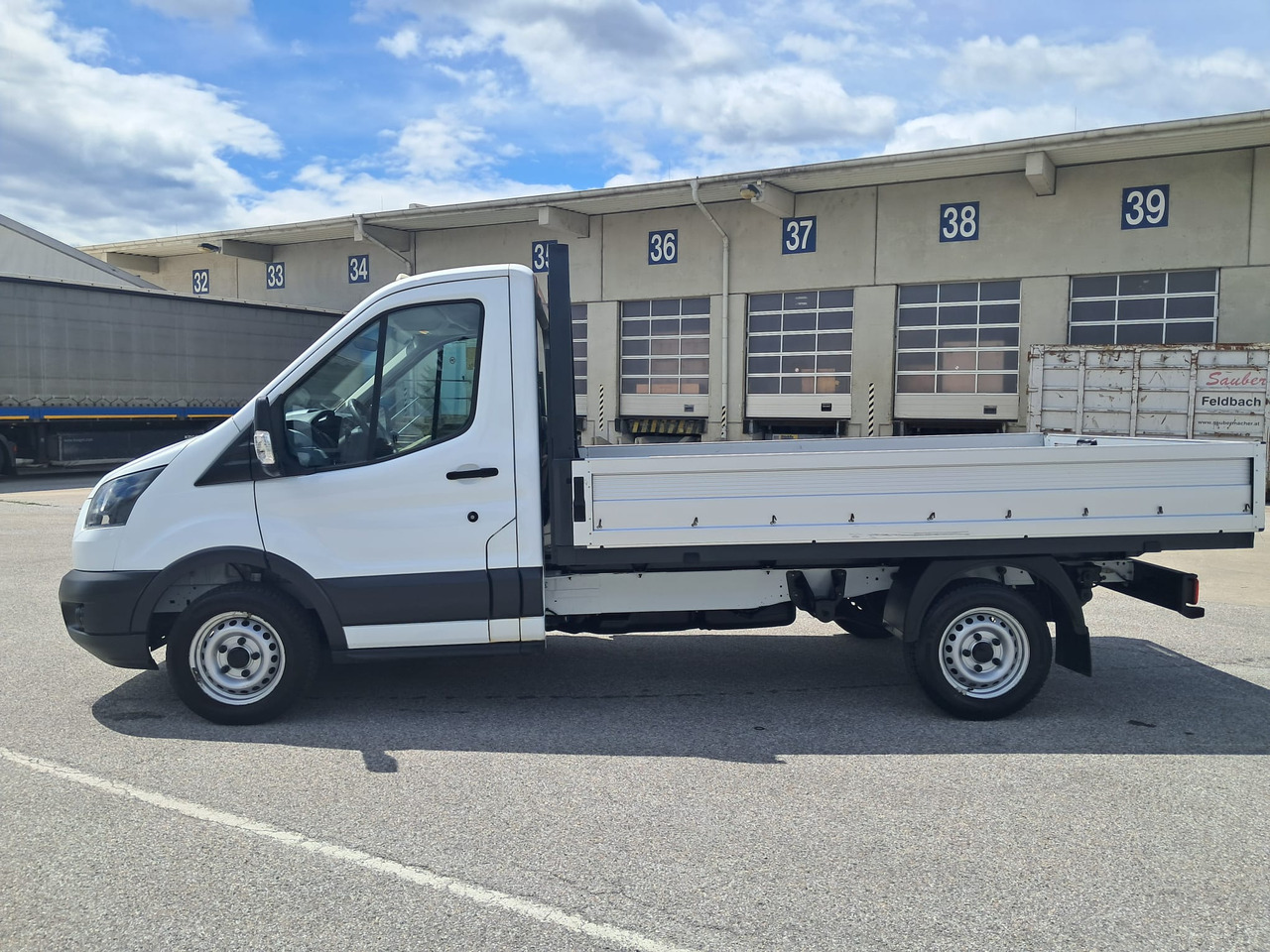 FORD TR Pritsche L2 | EZ 2018 | Euro 6 | Schaltgetr. - Varebil med plan: bilde 4 FORD TR Pritsche L2 | EZ 2018 | Euro 6 | Schaltgetr. - Varebil med plan: bilde 4