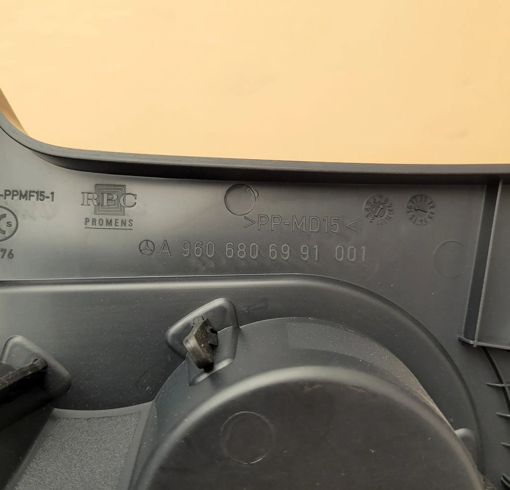 KONSOLA SCHOWRK MERCEDES ACTROS MP4 MP5 NOWY ORYGINAŁ A9606806991/001 CHWALIM116 - Instrumentpanel for Lastebil: bilde 3 KONSOLA SCHOWRK MERCEDES ACTROS MP4 MP5 NOWY ORYGINAŁ A9606806991/001 CHWALIM116 - Instrumentpanel for Lastebil: bilde 3