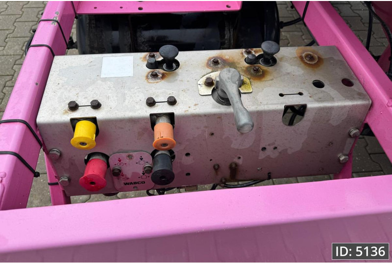 Broshuis 3UCC-39/45 Multi / 2x Extandable / 2x Lift Axle - Container-transport/ Vekselflak semitrailer: bilde 5 Broshuis 3UCC-39/45 Multi / 2x Extandable / 2x Lift Axle - Container-transport/ Vekselflak semitrailer: bilde 5