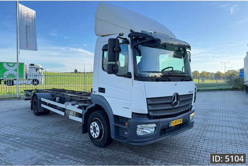Mercedes-Benz Atego 1318 Day Cab, Euro 6, / BDF / DHOLLANDIA 2000KG - Container-transport/ Vekselflak lastebil: bilde 5 Mercedes-Benz Atego 1318 Day Cab, Euro 6, / BDF / DHOLLANDIA 2000KG - Container-transport/ Vekselflak lastebil: bilde 5
