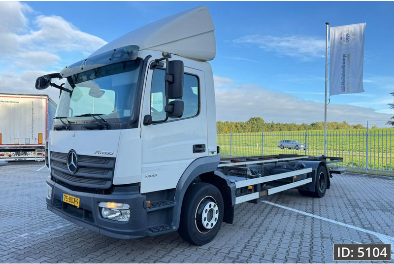 Mercedes-Benz Atego 1318 Day Cab, Euro 6, / BDF / DHOLLANDIA 2000KG - Container-transport/ Vekselflak lastebil: bilde 1 Mercedes-Benz Atego 1318 Day Cab, Euro 6, / BDF / DHOLLANDIA 2000KG - Container-transport/ Vekselflak lastebil: bilde 1