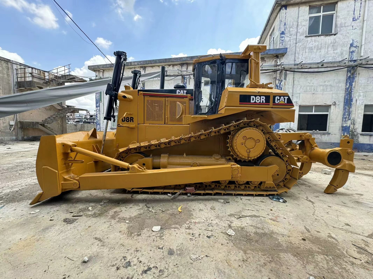 CATERPILLAR D8R Bulldozer Click for Discount - Bulldozer: bilde 1 CATERPILLAR D8R Bulldozer Click for Discount - Bulldozer: bilde 1