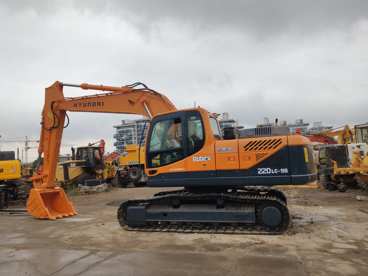 HYUNDAI Crawler Excavator R220-9S Click Here for Discount - Beltegraver: bilde 1 HYUNDAI Crawler Excavator R220-9S Click Here for Discount - Beltegraver: bilde 1
