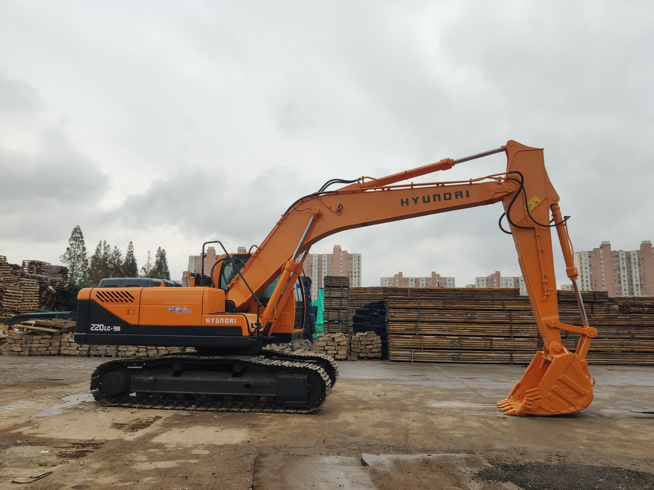 HYUNDAI Crawler Excavator R220-9S Click Here for Discount - Beltegraver: bilde 2 HYUNDAI Crawler Excavator R220-9S Click Here for Discount - Beltegraver: bilde 2