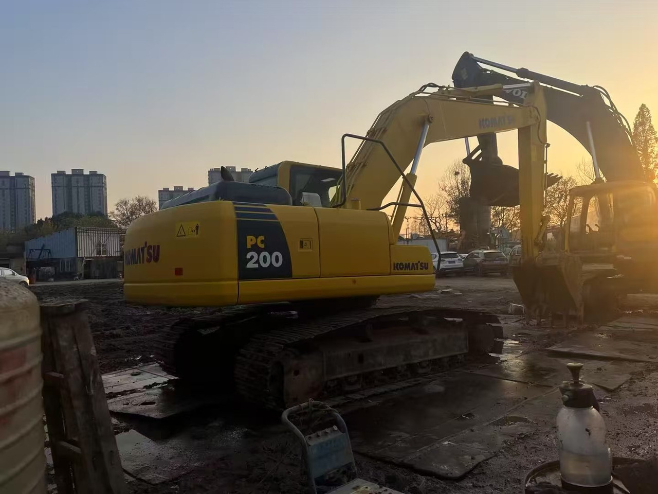 KOMATSU PC200-8 - Beltegraver: bilde 1 KOMATSU PC200-8 - Beltegraver: bilde 1
