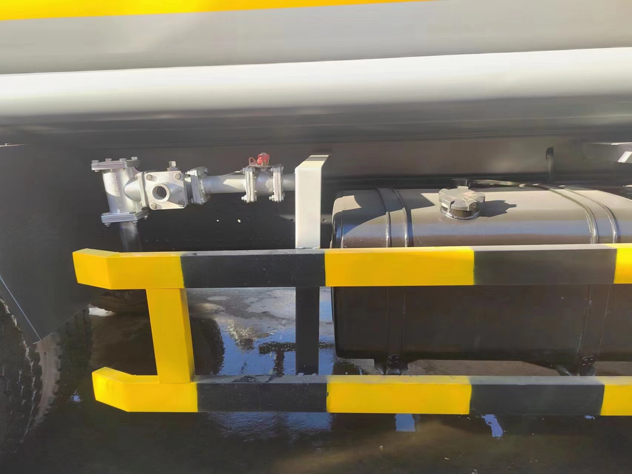 SHACMAN F3000 Water Tanker Click Here For DISCOUNT - Tankbil: bilde 3 SHACMAN F3000 Water Tanker Click Here For DISCOUNT - Tankbil: bilde 3