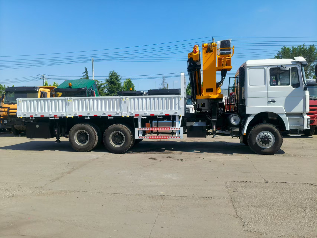 SHACMAN Truck Counted Crane 6x4 Click for Discount - Tippbil: bilde 2 SHACMAN Truck Counted Crane 6x4 Click for Discount - Tippbil: bilde 2